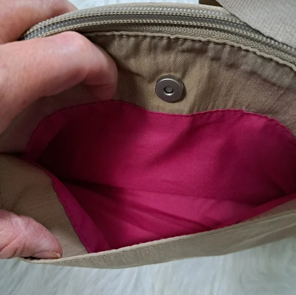 SALE. Sm Baggallini w/pink builtin wallet - Picture 10 of 15